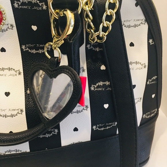 ✨SOLD✨NEW Betsy Johnson Stripe Black White Purse - Picture 2 of 8